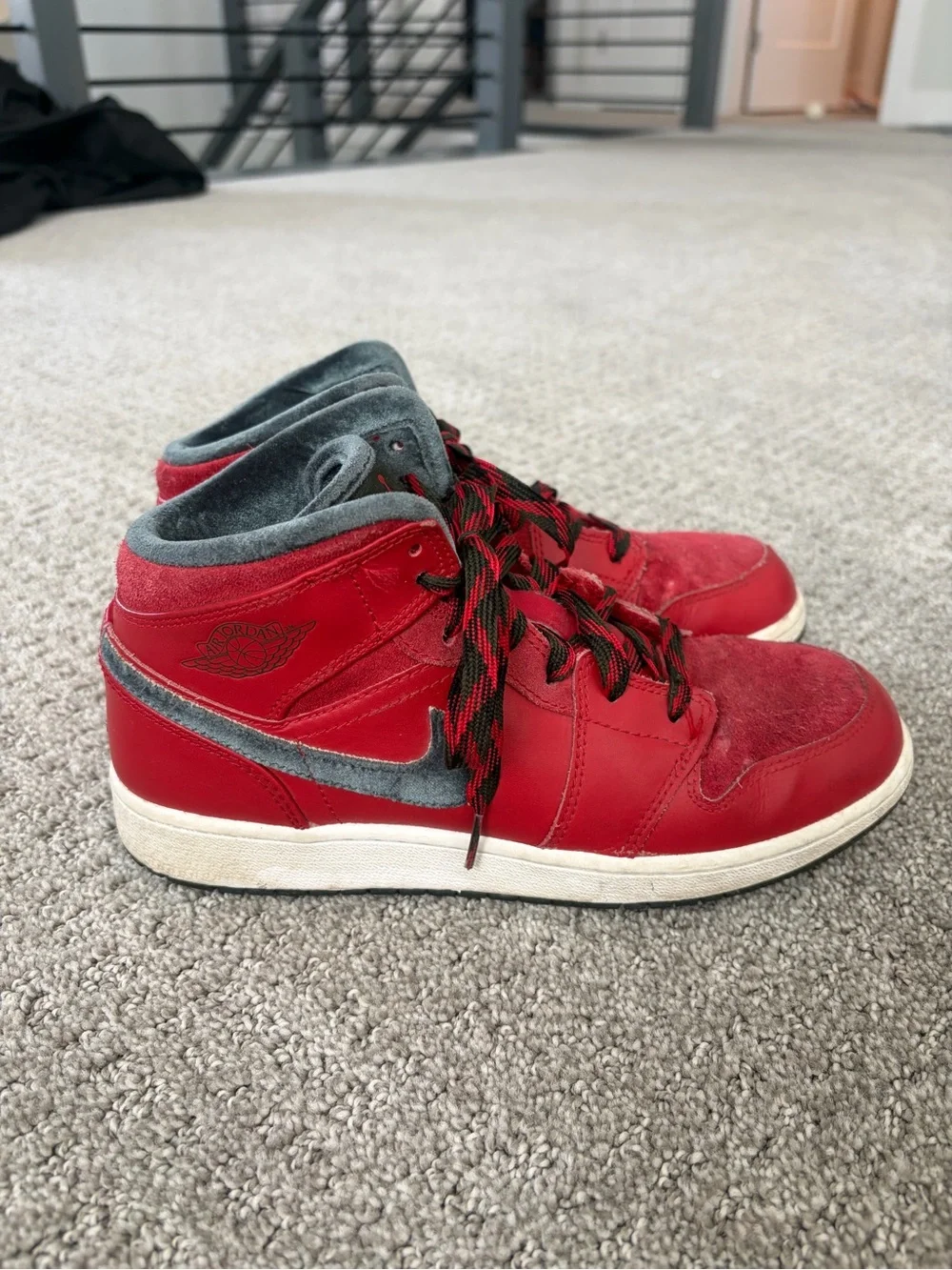 Air Jordan 1 Retro High Premiere Red Gucci (2013) Size 6 Y